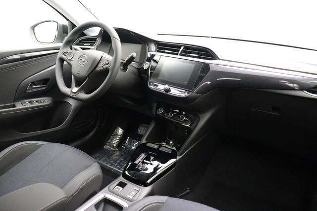 Opel e-Corsa Elegance 50 kWh | Uniek! Lage KM-stand! | Navigatie | Warmtepomp | Verwarmbare voorstoelen | Climate control | Cruise control | LED koplampen | Lichtmetalen velgen | metallic lak