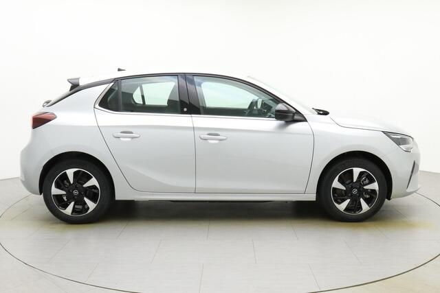 Opel e-Corsa Elegance 50 kWh | Uniek! Lage KM-stand! | Navigatie | Warmtepomp | Verwarmbare voorstoelen | Climate control | Cruise control | LED koplampen | Lichtmetalen velgen | metallic lak