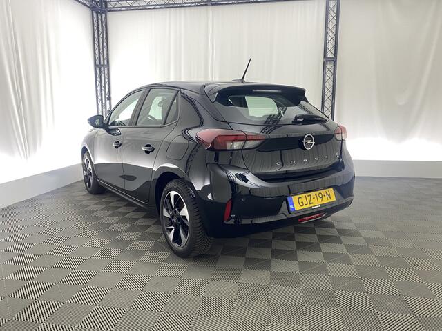 Opel e-Corsa Electric 50 kWh | Apple carplay | Navigatie | Camera | Dodehoek | Cruise | LED | Rijstrooksensor |