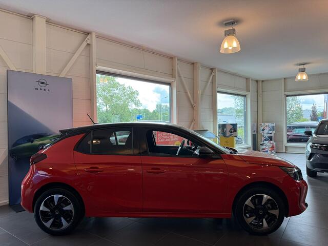 Opel e-Corsa Electric Long Range Yes 51 kWh | Uit voorraad leverbaar! | WLTP 424km Volledig Elektrische | Warmtepomp | Stoel & Stuurverwarming | Navigatie | Dodehoek Detectie | Parkeersensoren Voor & Achter | |