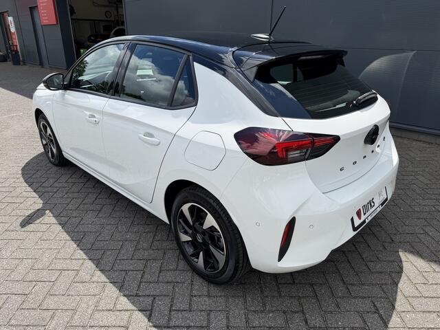 Opel e-Corsa Electric Ultimate 50 kWh (Camera - LED - Automatische Airco - Alcantara - Stoel-/- Stuurverwarming - Navigatie via APP - Parkeersensoren V+A - Two Tone - Dodehoekdetectie)