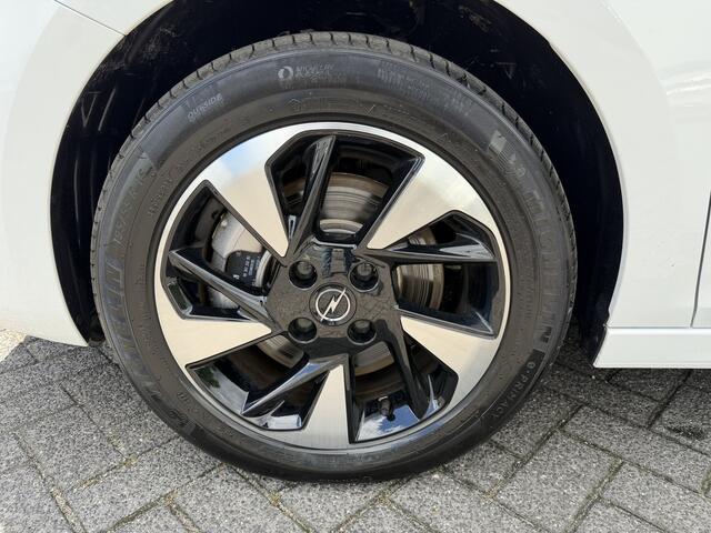 Opel e-Corsa Electric Ultimate 50 kWh (Camera - LED - Automatische Airco - Alcantara - Stoel-/- Stuurverwarming - Navigatie via APP - Parkeersensoren V+A - Two Tone - Dodehoekdetectie)