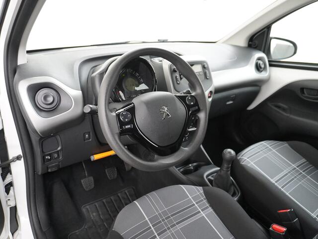 Peugeot 108 1.0I 70PK e-VTi 5Drs Airco Isofix ESP CV met afstandsbediening Elek.ramen Active BluetoothPack Premium **SLECHTS 31.518 KM ** ¤ 23,- Wegenbelasting p/m 100% Dealeronderhouden Origineel Nederlandse Auto