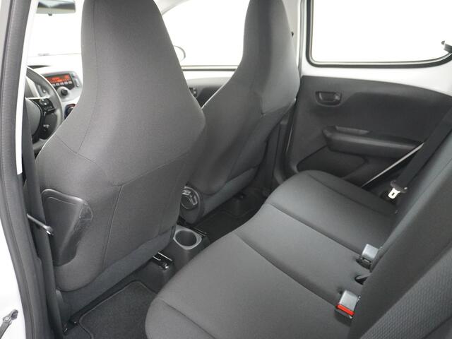 Peugeot 108 1.0I 70PK e-VTi 5Drs Airco Isofix ESP CV met afstandsbediening Elek.ramen Active BluetoothPack Premium **SLECHTS 31.518 KM ** ¤ 23,- Wegenbelasting p/m 100% Dealeronderhouden Origineel Nederlandse Auto
