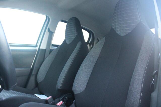 Peugeot 108 1.0 72PK e-VTi ACTIVE | AIRCO | BLUETOOTH AUDIO | AUX/USB AANSLUITING | LED DAGRIJVERLICHTING | MISTLAMPEN | GETINTE RUITEN |