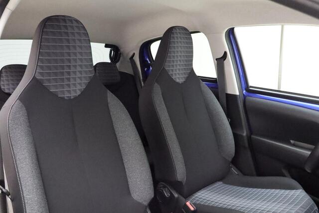 Peugeot 108 1.0 e-VTi Active | Achteruitrijcamera | Apple carplay/Android auto | Extra getint glas | Mistlampen | 5 deurs | Airco | Elektrische ramen voor