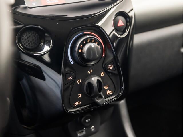 Peugeot 108 1.0 e-VTi Sport Automaat (CAMERA, LM VELGEN, SPORTSTOELEN, GETINT GLAS, BLUETOOTH, MULTIFUNCTIONEEL STUURWIEL, NIEUWE APK, NIEUWSTAAT)