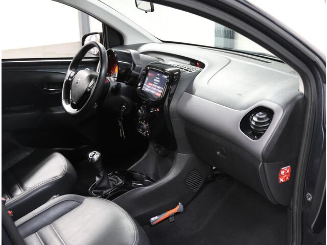 Peugeot 108 1.0 e-VTi Allure | AppleCarplay/AndroidAuto | Climate Control | LED | LEER | Stoelverwarming | 15"LMV | Isofix | Privacy Glass | UNIEK!! |