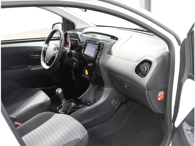 Peugeot 108 1.0 e-VTi Allure | 1ste eigenaar | AppleCarplay/AndroidAuto | Climate Control | Camera | Bluetooth | LED | Start/Stop Systeem | Buitenspiegels elektrisch verstel -en verwarmbaar | 15"LMV | Isofix |