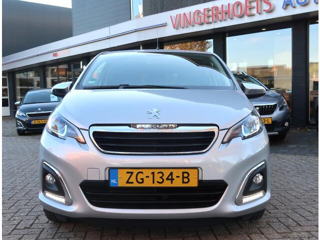 Peugeot 108 1.0 e-VTi Allure 73 Pk. 5-Deurs Climate Control * Begrenzer * L.M. Velgen * Telefoonkoppeling * USB * Mistlampen * Donkere ruiten Achterportieren * Vingerhoets; Vierde Generatie Eersteklas Service ! Al meer dan 100 jaar een begrip in de Brabantse Kempen.