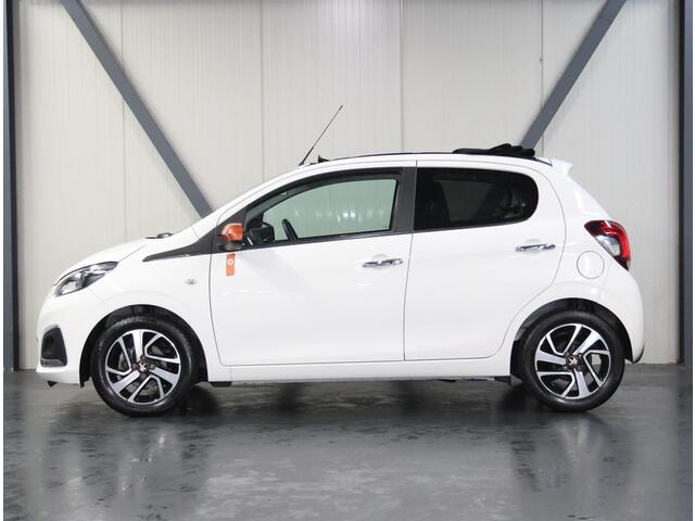 Peugeot 108 1.2 82PK TOP! Roland Garros | Vouwdak/Cabrio | Climate Control | Camera | Bluetooth | LED | Start/Stop Systeem | Buitenspiegels elektrisch verstel -en verwarmbaar | 15"LMV | Navigatie | Isofix | Privacy Glass |