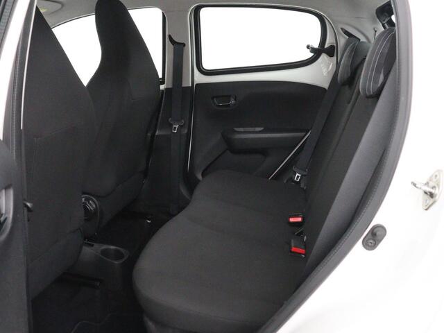 Peugeot 108 1.0 e-VTi Executive | Carplay | Camera | Climate control | Speedlimiter | Bluetooth | Lichtmetalen velgen | Origineel NL