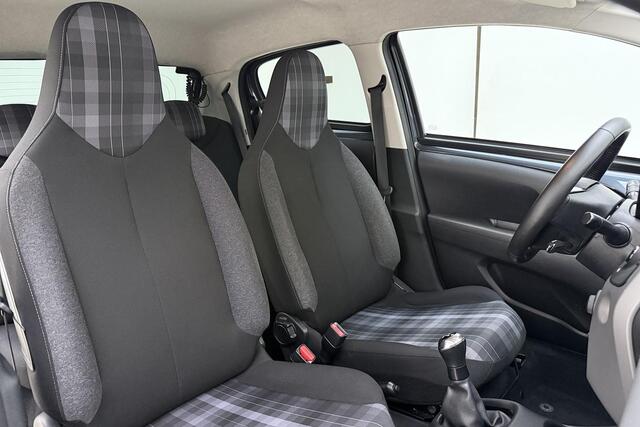 Peugeot 108 1.0 e-VTi Active Airco | USB l Bluetooth l FM Radio | Climate control | Hill hold | Lederen stuurwiel | Centrale deurvergrendeling | Elektrische raambediening