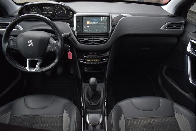 Peugeot 2008 1.2 PureTech Allure Panorama, Navi, Climate control, Cruise