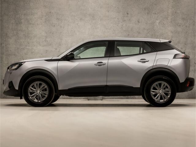 Peugeot 2008 1.2 PureTech Allure Sport Automaat (APPLE CARPLAY, GROOT NAVI, LANE ASSIST, SPORTSTOELEN, PARKEERSENSOREN, LED KOPLAMPEN, DAB+, CRUISE, NIEUWSTAAT)