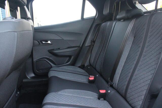 Peugeot 2008 1.2 100PK ALLURE | DRAADLOZE APPLE CARPLAY/ANDROID | DRAADLOZE TELEFOONLADER | NAVIGATIE | ACHTERUITRIJ CAMERA | LICHTMETALEN VELGEN 17" | CLIMATE CONTROL | CRUISE CONTROL | LED KOPLAMPEN |