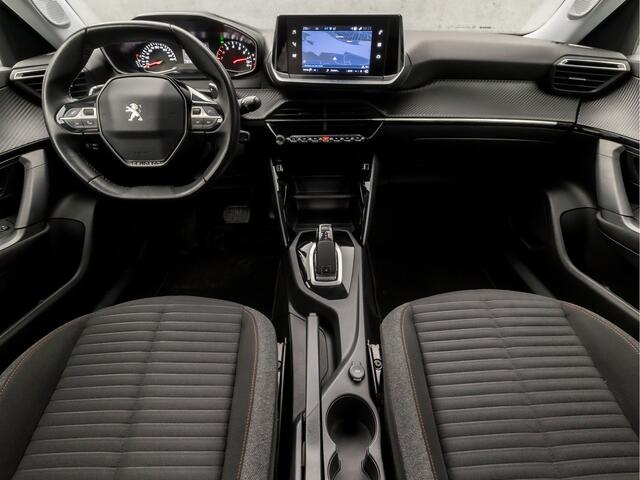 Peugeot 2008 1.2 PureTech Sport Automaat (APPLE CARPLAY, GROOT NAVI, 360 CAMERA, GETINT GLAS, LM VELGEN, SPORTSTOELEN, CRUISE, LANE ASSIST, NIEUWE APK, NIEUWSTAAT)