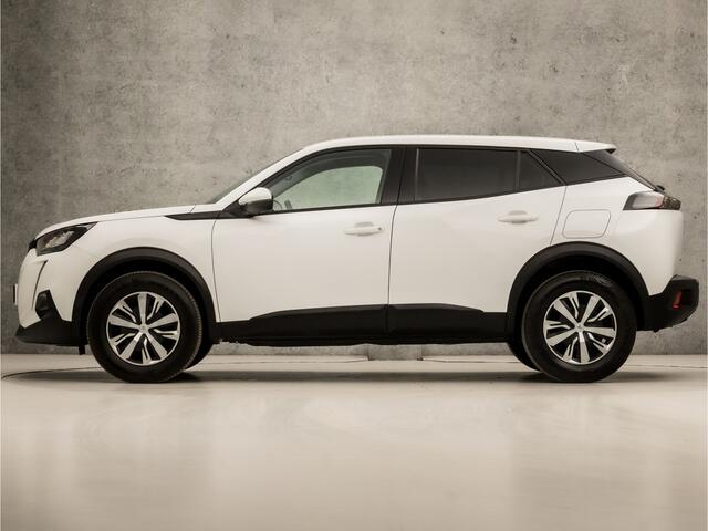 Peugeot 2008 1.2 PureTech Sport (APPLE CARPLAY, GROOT NAVI, CLIMATE, GETINT GLAS, PARKEERSENSOREN, TREKHAAK, SPORTSTOELEN, LANE ASSIST, DAB+, CRUISE, NIEUWE APK, NIEUWSTAAT)