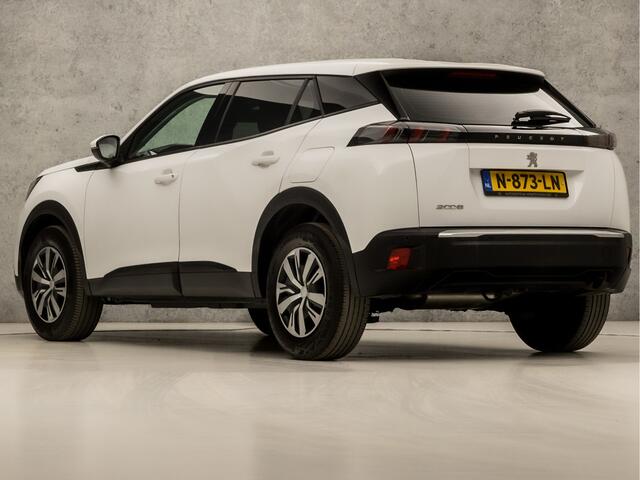 Peugeot 2008 1.2 PureTech Sport (APPLE CARPLAY, GROOT NAVI, CLIMATE, GETINT GLAS, PARKEERSENSOREN, TREKHAAK, SPORTSTOELEN, LANE ASSIST, DAB+, CRUISE, NIEUWE APK, NIEUWSTAAT)