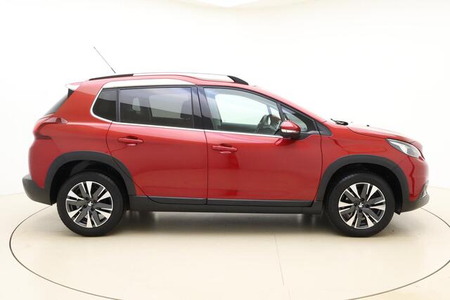 Peugeot 2008 1.2 PureTech Allure 110 PK | Navigatie | Climate control | Weinig kilometers | Camera | Lichtmetalen velgen | Extra getint glas | Dakrails | Cruise control