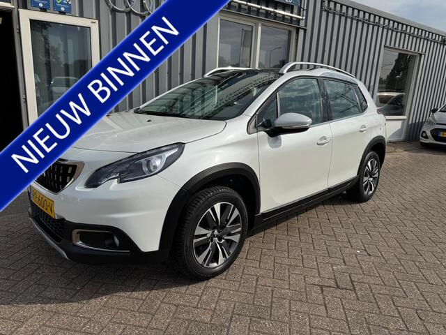 Peugeot 2008 1.2 PureTech Allure pano navi