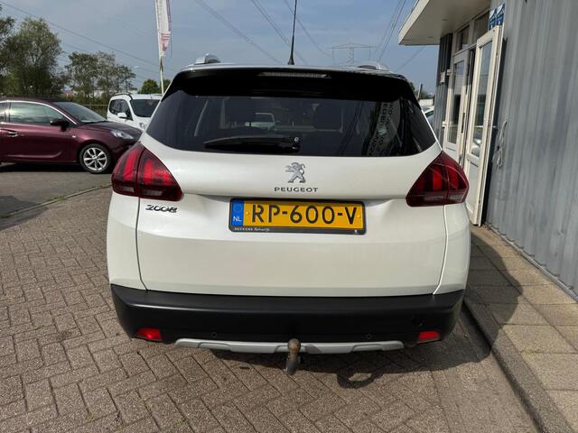 Peugeot 2008 1.2 PureTech Allure pano navi