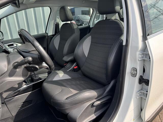 Peugeot 2008 1.2 PureTech Allure pano navi