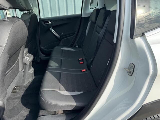 Peugeot 2008 1.2 PureTech Allure pano navi