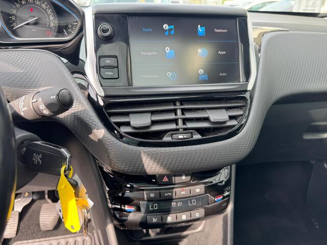 Peugeot 2008 1.2 PureTech Allure pano navi