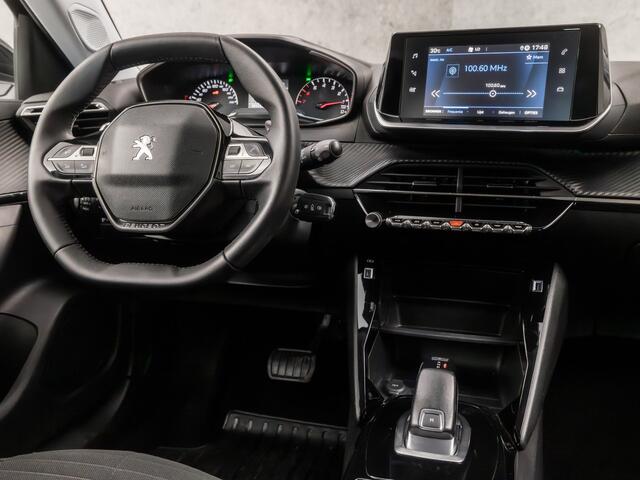 Peugeot 2008 1.2 PureTech Sport Automaat (APPLE CARPLAY, GROOT NAVI, GETINT GLAS, SPORTSTOELEN, PARKEERSENSOREN, LED KOPLAMPEN, NIEUWE APK, NIEUWSTAAT)