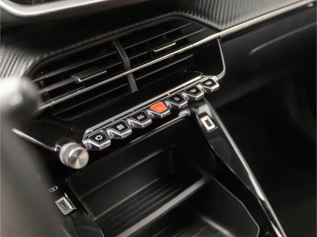 Peugeot 2008 1.2 PureTech Sport Automaat (APPLE CARPLAY, GROOT NAVI, GETINT GLAS, SPORTSTOELEN, PARKEERSENSOREN, LED KOPLAMPEN, NIEUWE APK, NIEUWSTAAT)