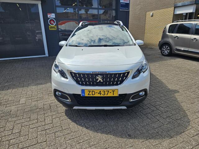 Peugeot 2008 1.2 PureTech Allure Automaat Apple & androidauto/ clima/ Navigatie/ Cruise/ Pano dak/ Camera/ PDC/ LED/ Trekhaak/ LMV