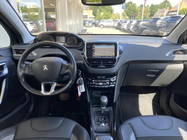 Peugeot 2008 1.2T Automaat Allure | Dealeronderhouden | Trekhaak | Achteruitrijcamera | Navigatie | Climate Control | Parkeersensoren | Half lederen bekleding