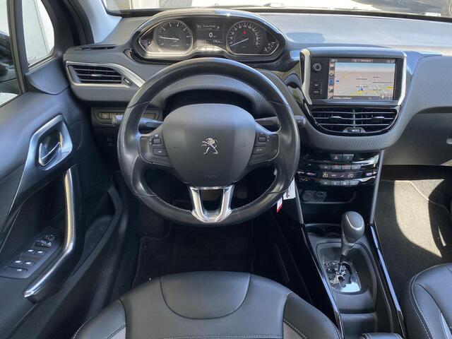 Peugeot 2008 1.2T Automaat Allure | Dealeronderhouden | Trekhaak | Achteruitrijcamera | Navigatie | Climate Control | Parkeersensoren | Half lederen bekleding