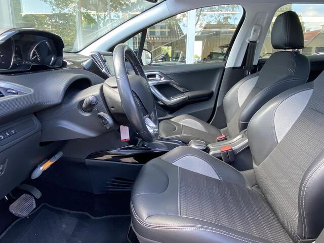 Peugeot 2008 1.2T Automaat Allure | Dealeronderhouden | Trekhaak | Achteruitrijcamera | Navigatie | Climate Control | Parkeersensoren | Half lederen bekleding