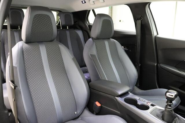 Peugeot 2008 1.2 PureTech Blue Lease Allure | Apple Carplay | Android Auto | Trekhaak | Parkeercamera | Parkeersensoren V+A | Cruise control | 3D Cockpit |