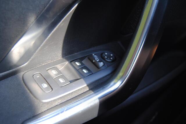Peugeot 2008 1.2 PureTech Allure Lage km stand NAP, Trekhaak