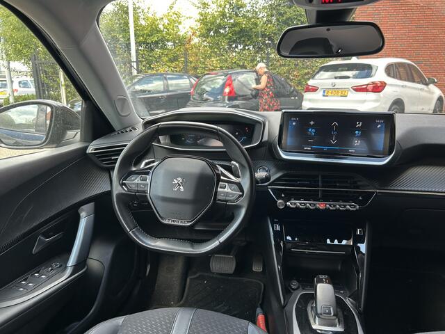 Peugeot 2008 1.2 PureTech Allure // LED // NAVI + CARPLAY // CAMERA // PDC // CLIMA