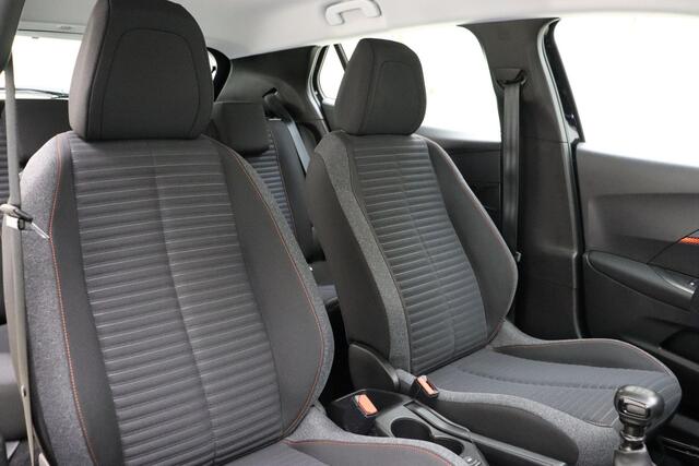 Peugeot 2008 1.2 PureTech Active Pack 100 PK | Handgeschakeld | Parkeersensor | Cruise Control | Airco | Camera | Mirror Screen | Licht metalen velgen | BTW auto | 1e eigenaar