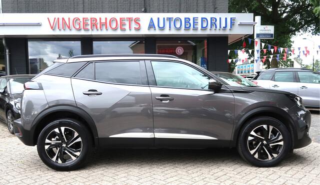 Peugeot 2008 130 Pk Benzine * Automaat * Luxe Allure Uitvoering. * Navigatie * 3-D Instrumentenpaneel * Adaptive Cruise Control * Keyless Entry & Start Button * Draadloze Telefoonlader * 17" L.M. Velgen * Parkeer Camera * Voor en Achter Sensoren * 1/2 Lede Vingerhoets