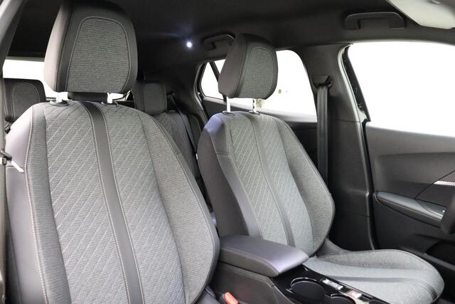 Peugeot 2008 1.2 Hybrid 136 Active Automaat | Licht metalen velgen | Achteruitrijcamera | Navigatie | Privacy Glass | Noir Perla Nera | BTW auto | 1e eigenaar