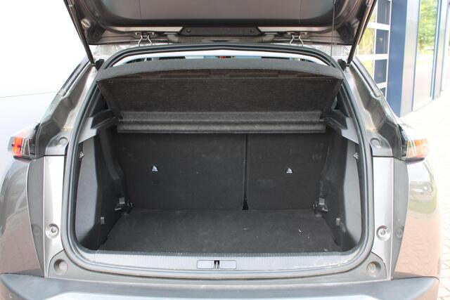 Peugeot 2008 1.2 PureTech Allure NAVIGATIE - 18.900 KM