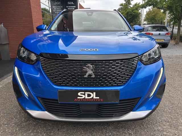 Peugeot 2008 1.2 PureTech Allure // LED // PANO/SCHUIFKANTELDAK // CLIMA // CAMERA // NAVI + CARPLAY // PDC V+A