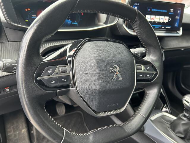 Peugeot 2008 1.2 PureTech Allure // LED // PANO/SCHUIFKANTELDAK // CLIMA // CAMERA // NAVI + CARPLAY // PDC V+A