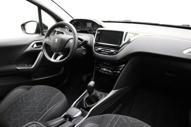 Peugeot 2008 1.2 PureTech Allure 110 PK | Handgeschakeld | Parkeersensor | Licht metalen velgen | Navigatie | Airco | Cruise Control | Bluetooth | Radio