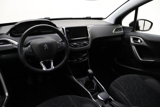 Peugeot 2008 1.2 PureTech Allure 110 PK | Handgeschakeld | Parkeersensor | Licht metalen velgen | Navigatie | Airco | Cruise Control | Bluetooth | Radio