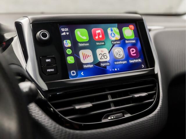 Peugeot 2008 1.2 PureTech GT Line Automaat (PANORAMADAK, APPLE CARPLAY, NAVIGATIE, GETINT GLAS, CAMERA, LEDER, SPORTSTOELEN, CRUISE, LM VELGEN, NIEUWE APK, NIEUWSTAAT)