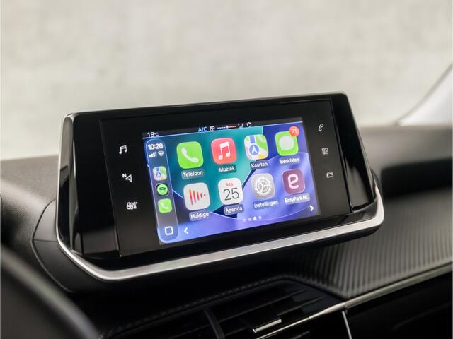 Peugeot 2008 1.2 PureTech Sport (APPLE CARPLAY, GROOT NAVI, LED KOPLAMPEN, SPORTSTOELEN, LANE ASSIST, CRUISE, DAB+, NIEUWSTAAT)