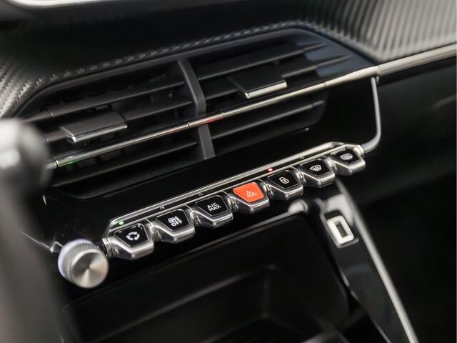 Peugeot 2008 1.2 PureTech Sport (APPLE CARPLAY, GROOT NAVI, LED KOPLAMPEN, SPORTSTOELEN, LANE ASSIST, CRUISE, DAB+, NIEUWSTAAT)