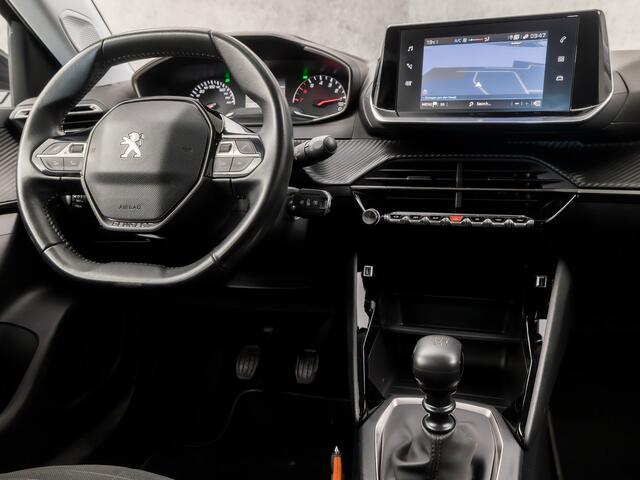 Peugeot 2008 1.2 PureTech Sport (APPLE CARPLAY, GROOT NAVI, TREKHAAK, PARKEERSENSOREN, SPORTSTOELEN, CRUISE, LM VELGEN, LED KOPLAMPEN, DAB+, NIEUWSTAAT)